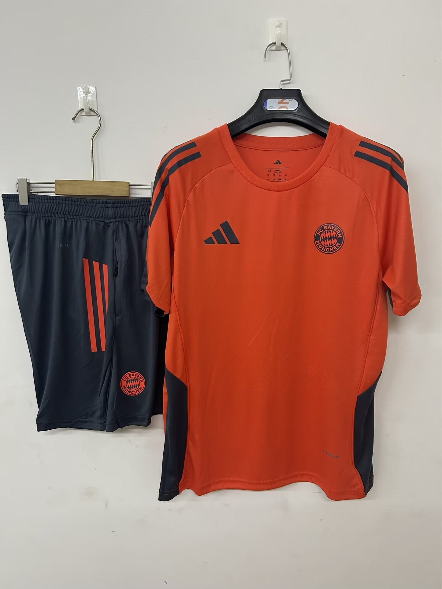 25/26 Bayern Munich Orange training Fan Jersey