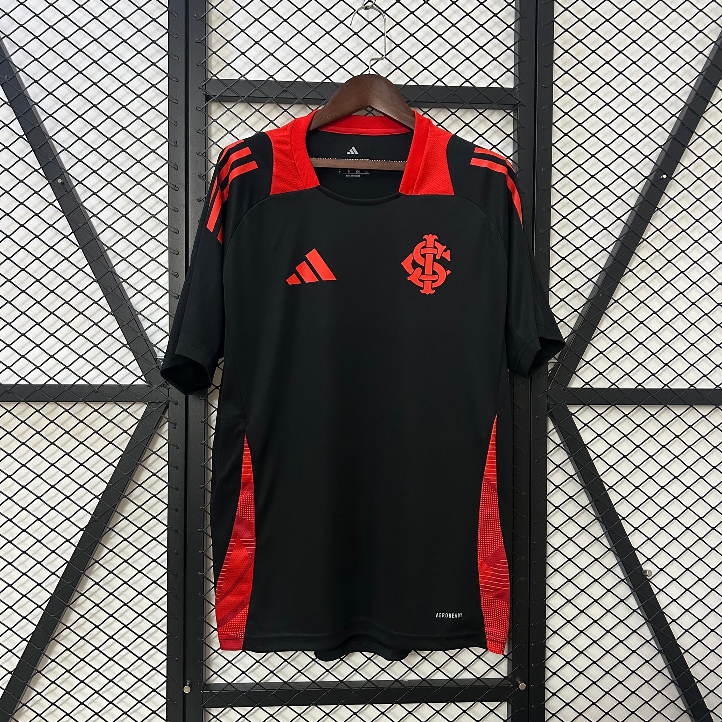 25/26 Internacional Training Black and red Fan Jersey