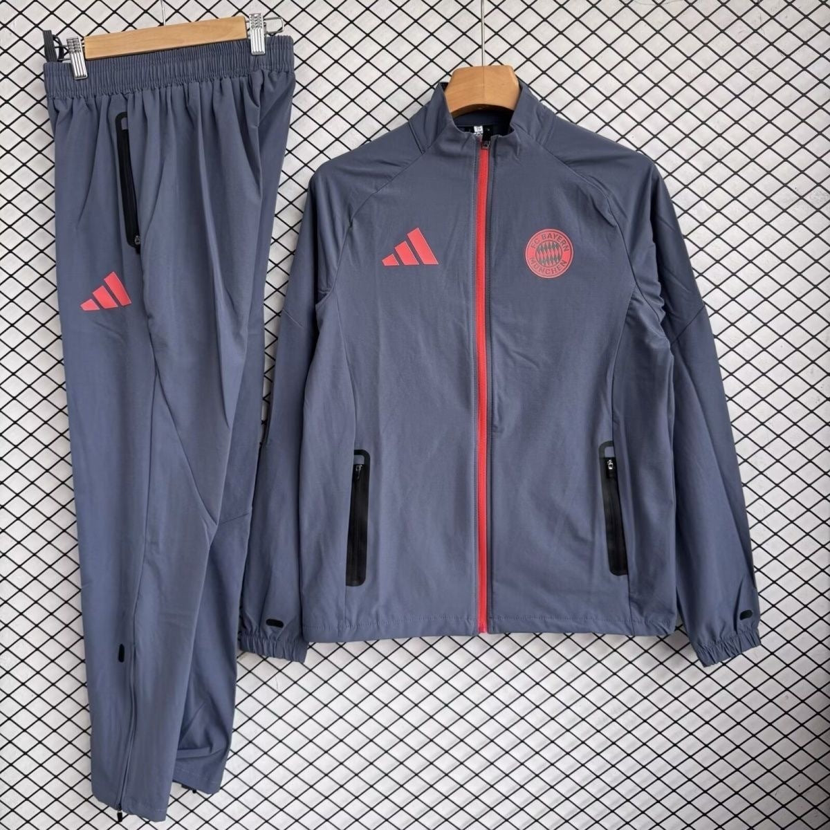25/26 FC Bayern Munich Windbreaker Jackets With Pants