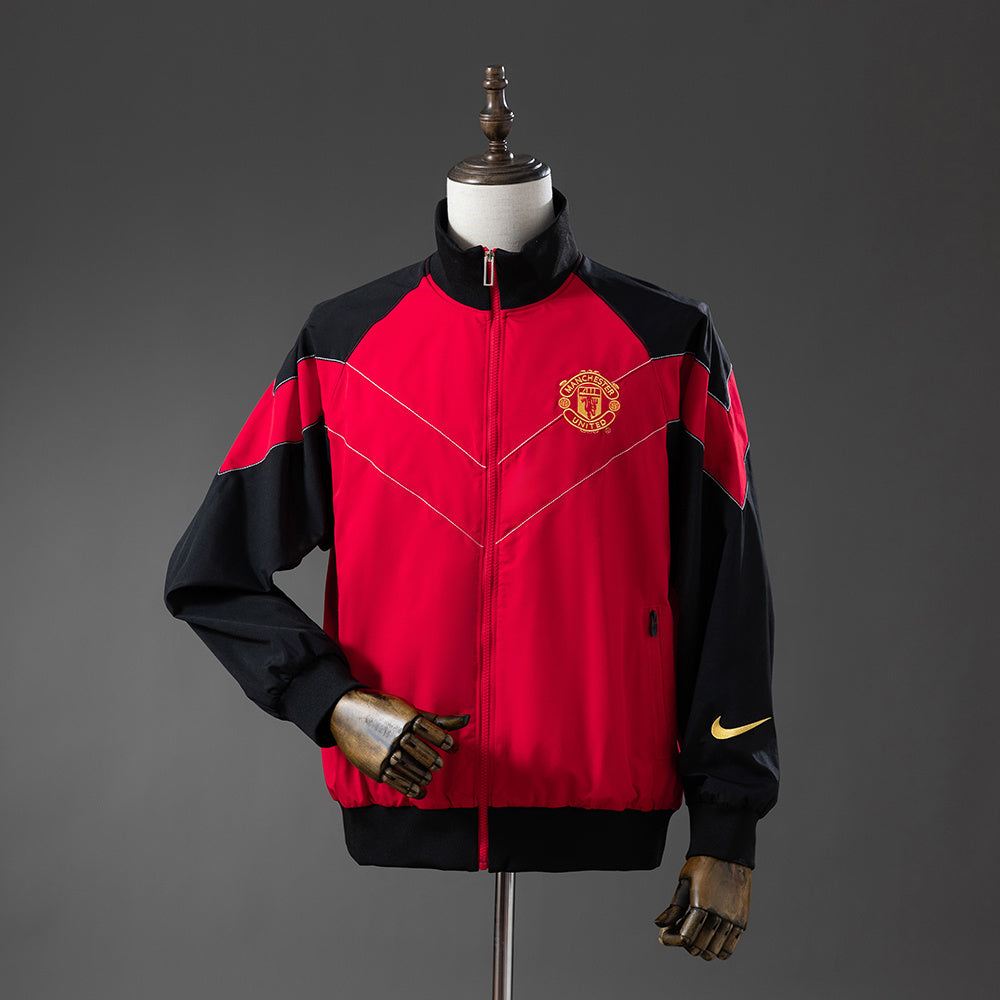 Manchester United 06/07 https://img.favjersey.com/goods/img/M/U/06_07/Men-s Windbreaker///Black/-/Red/S/XXL/007.jpg Black - Red
