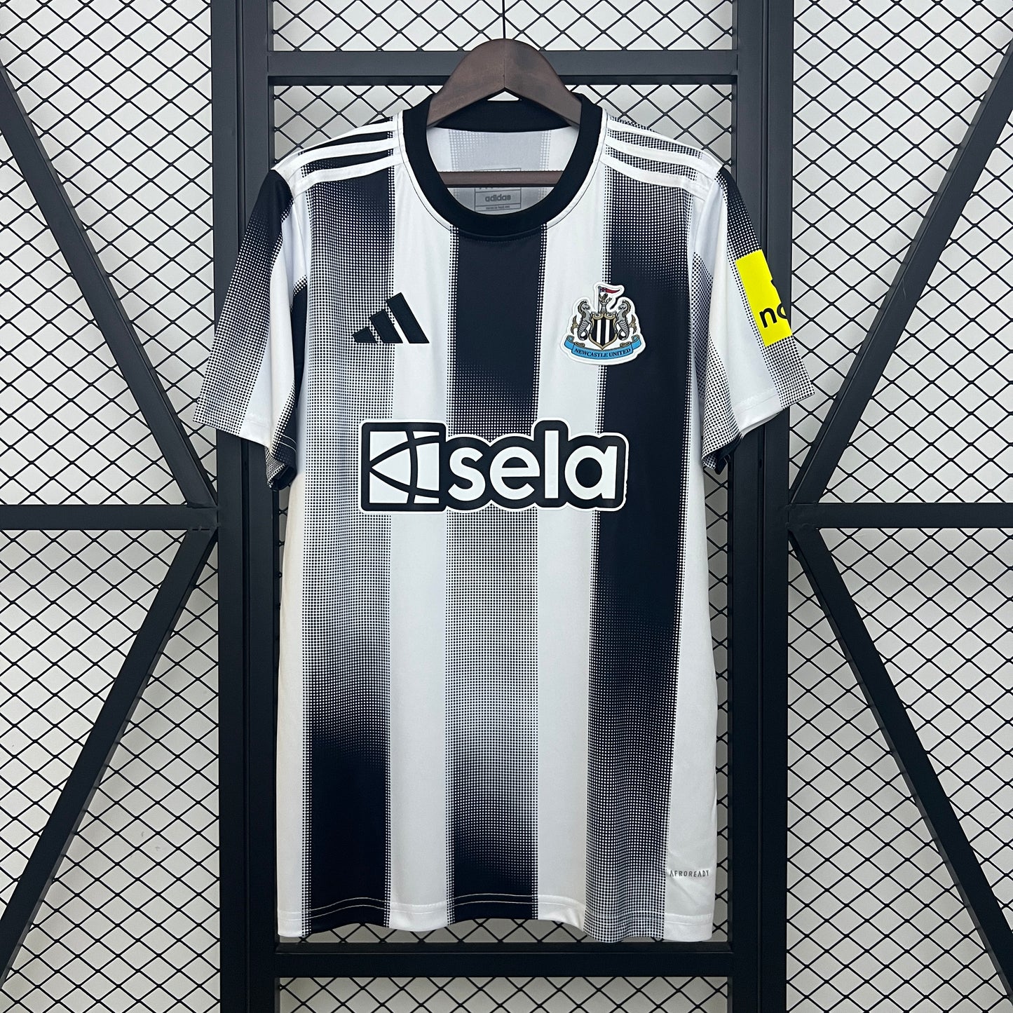 25/26 Newcastle United Home soccer Fan Jersey