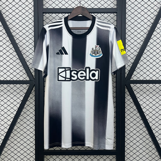 25/26 Newcastle United Home soccer Fan Jersey